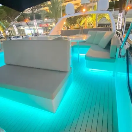 Sleep Under The Stars. Botel *