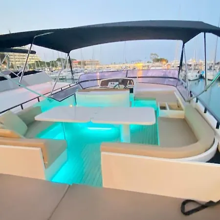 Botel Sleep Under The Stars.