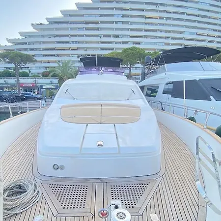 Sleep Under The Stars. Botel *